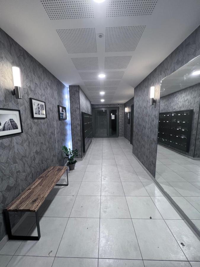 Chambre Privee Dans Un Appartement A 37 Min De Champs Elysees Sartrouville Exterior photo